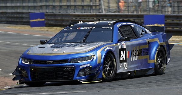 Πρώτη νίκη για τον Valentino Rossi σε αγώνα αυτοκινήτων - εικόνα 7