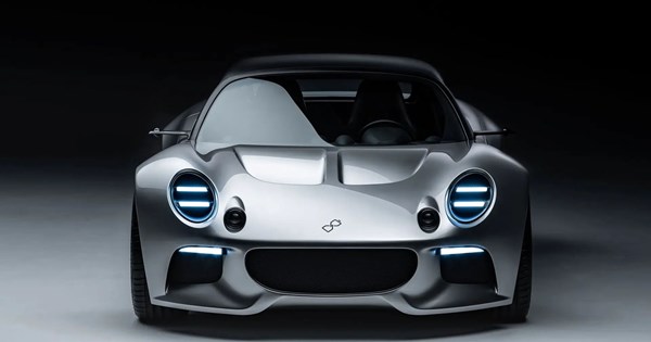 63χρονη καρφώνεται σε κολώνα φωτισμού στην εξέταση για δίπλωμα οδήγησης (video) - εικόνα 4