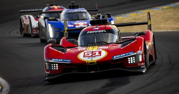 Πρώτη νίκη για τον Valentino Rossi σε αγώνα αυτοκινήτων - εικόνα 5