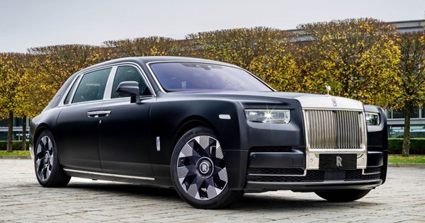 Διάσημος μποξέρ έκανε δώρο γενεθλίων στον εαυτό του δύο Rolls-Royce (video) - εικόνα 1