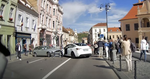 Δείτε το εντυπωσιακό σύστημα αυτόνομης οδήγησης FSD 13.2 της Tesla σε λειτουργία (video) - εικόνα 1