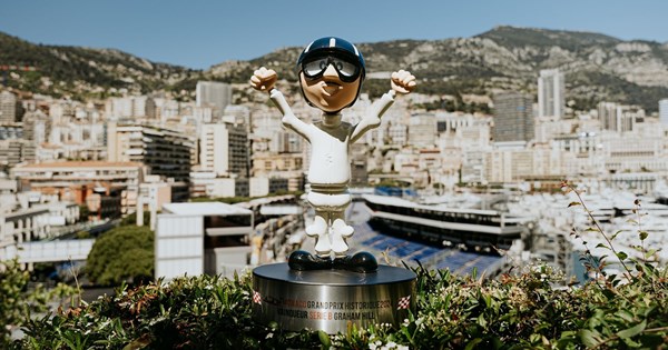 Video: Κόντρα Tesla Cybertruck εναντίον Rivian R1T στην ευθεία - εικόνα 4