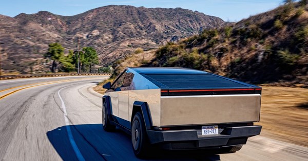 Οδηγούμε Tesla Cybertruck: Το ηλεκτρικό pick up της νέας εποχής είναι από ατσάλι - εικόνα 20