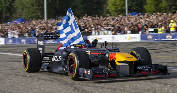 Ατελείωτες ουρές για την McLaren F1 σε Σύνταγμα και OPAP Arena - εικόνα 2