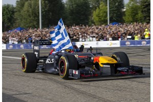 Ατελείωτες ουρές για την McLaren F1 σε Σύνταγμα και OPAP Arena - εικόνα 2