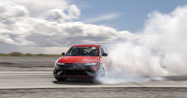 Video: Οδηγούμε στην πίστα το ηλεκτρικό αγωνιστικό Hyundai Ioniq 5 N eN1 Cup - εικόνα 1