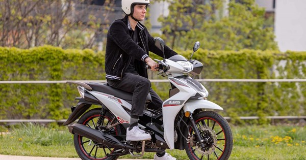 UM Renegade Commando 300: Οδηγούμε το πιο προσιτό bomber στην Ελλάδα - εικόνα 1