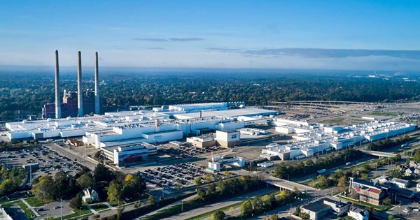 Αυτό το αυτοκίνητο έχει 682 ίππους και οθόνη 55 ιντσών! - εικόνα 8