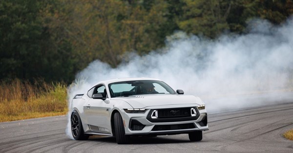 Είναι γεγονός: Η Ford ετοιμάζει νέο supercar και θα το αποκαλύψει σύντομα - εικόνα 1