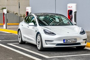 Παραγωγή 400.000 οχημάτων στο Tesla gigafactory Berlin με πάρτι, πίτσα αλλά και "καμπανάκι" - εικόνα 3