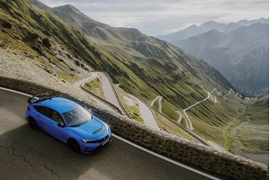 Ο καλός λόγος που η Renault βγάζει στο σφυρί εμβληματικά αγωνιστικά αυτοκίνητα - εικόνα 2