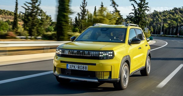 Θεσσαλονίκη: Παρίσταναν τους αστυνομικούς και κυκλοφορούσαν με φάρο στο αυτοκίνητο - εικόνα 2