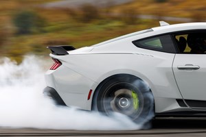 Στις φλόγες ένα από τα μόλις τρία Mazda 767B που κατασκευάστηκαν (video) - εικόνα 4