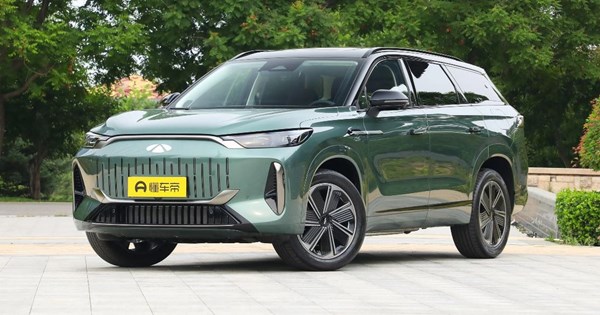 Το Tesla Cybertruck τώρα και επταθέσιο - εικόνα 7