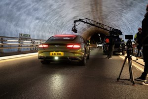 Η νέα Flying Spur θα είναι η ισχυρότερη 4θυρη Bentley - εικόνα 1