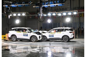 Φανατικός θαυμαστής της Renault έφτιαξε μόνος του ένα Turbo 3E από LEGO - εικόνα 5