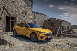 Ford Ranger Raptor: Οδοστρωτήρας πολυτελείας - εικόνα 17