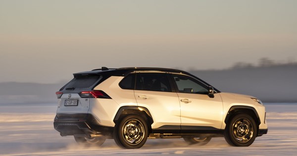 Στο σφυρί αυτό το ξεχωριστό Ford Escort RS2000 - εικόνα 7