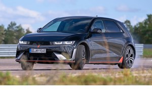 Η Bugatti Baby II αποκτά έκδοση φόρο τιμής στη νέα Τourbillon - εικόνα 4