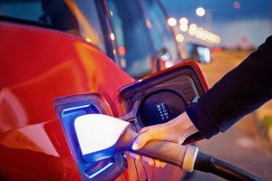 H BMW ετοιμάζει μια αγωνιστική Μ2 νόμιμη για το δρόμο - εικόνα 6