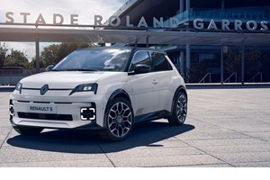 O Luka Doncic εμφανίστηκε με Camaro στο χρώμα των παπουτσιών του (video) - εικόνα 7