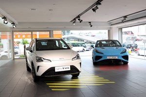 Φορτηγό έπεσε από γέφυρα στην Πέτρου Ράλλη-τι συνέβη (video) - εικόνα 2