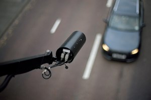 Δικηγόρος κατάφερε να αθωωθεί πελάτης του που πιάστηκε με 204 km/h - εικόνα 1