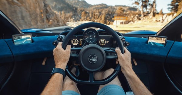 Η ΑΒΤ έφτιαξε ένα αγωνιστικό Audi R8 GT2 για τον δρόμο (video) - εικόνα 8