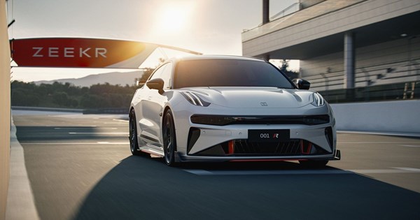 Η Cadillac Escalade IQ είναι ένα τεράστιο και βαρύ SUV - εικόνα 7