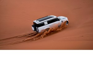 Αυτό τo Land Rover Defender έχει ηλεκτροκινητήρες στους τροχούς - εικόνα 2