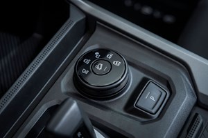 Η συλλεκτική Leica της F1 κοστίζει 9.000 ευρώ αλλά είναι από ανθρακονήματα - εικόνα 7