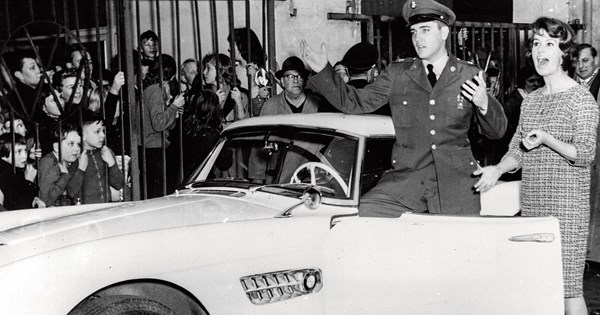 Πωλείται το απίστευτο αυτοκίνητο-κιθάρα του Elvis Presley - εικόνα 1