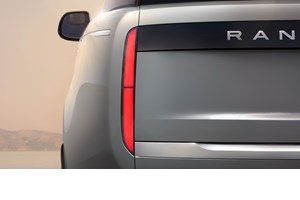 Tesla τρακάρει άλλο Tesla και τα καταγράφει σε video τρίτο Tesla - εικόνα 3