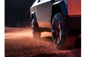 Οδηγούμε Tesla Cybertruck: Το ηλεκτρικό pick up της νέας εποχής είναι από ατσάλι - εικόνα 12