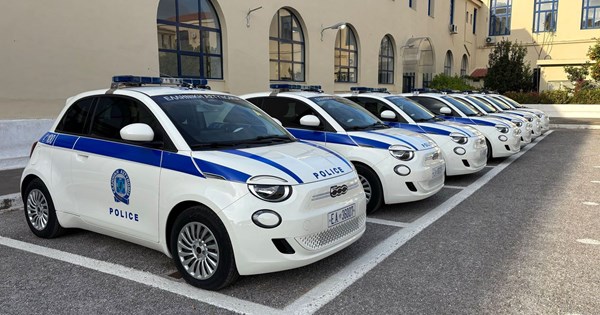 Η Αστυνομία μετατρέπει meme του Tik Tok σε καμπάνια κατά του bullying με ένα Fiat 500