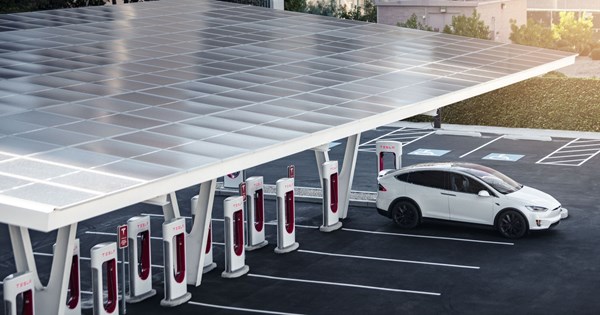 Πώς είναι να οδηγείς με 490 km/h-Ο άνθρωπος πίσω από το ρεκόρ αποκαλύπτει τα μυστικά του - εικόνα 8