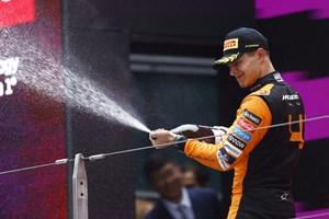 Η Moët & Chandon υποδέχτηκε τους νικητές της Monza στο πιο ατμοσφαιρικό βάθρο της Formula 1 - εικόνα 2