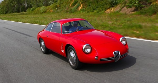 F1: Ο Ράσελ οδηγεί αγωνιστική Mercedes 100 ετών (video) - εικόνα 2