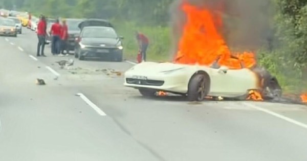 Ferrari τυλίχθηκε στις φλόγες-νεκροί οι επιβάτες (video)