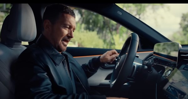 Στο νέο Mercedes MBUX θα μπορείς να κάνεις κανονική συζήτηση με AI βοηθό - εικόνα 1