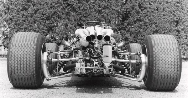 Video: Εκεί που αναπαλαιώνονται οι πανάκριβες και σπάνιες Ferrari - εικόνα 1