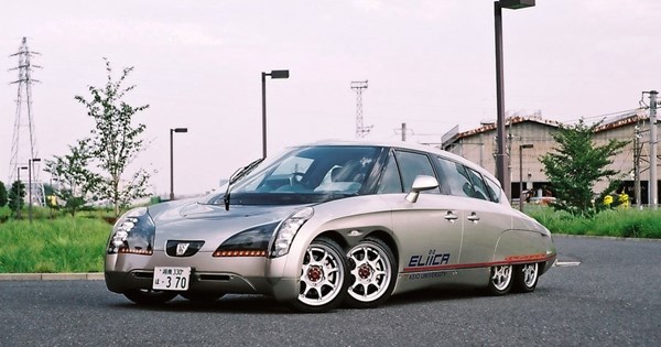 Αγροτικό κυκλοφορούσε με καρχαρία να περισσεύει από την καρότσα (video) - εικόνα 3