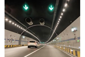 Η Πυροσβεστική της Τουρκίας σβήνει φωτιά σε ηλεκτρικό αυτοκίνητο και γίνεται viral - εικόνα 3