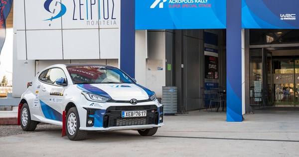 Οδηγός του NASCAR έβγαλε τον ώμο του πανηγυρίζοντας - εικόνα 2