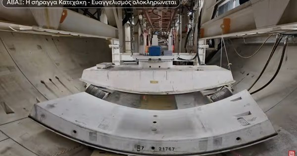 Κουκουλοφόροι με ψεύτικο περιπολικό ανατινάζουν θωρακισμένο όχημα σε σκηνή βγαλμένη από ταινία (video) - εικόνα 7