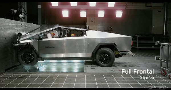 Οδηγούμε Tesla Cybertruck: Το ηλεκτρικό pick up της νέας εποχής είναι από ατσάλι - εικόνα 7