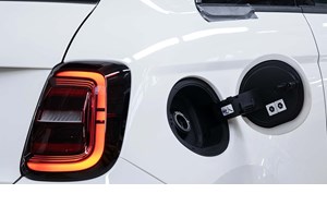 Ποια φίρμα αυτοκινήτων δίνει στην Ελλάδα 12 χρόνια εγγύηση και 1.000 ευρώ έκπτωση - εικόνα 2