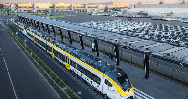 Παραγωγή 400.000 οχημάτων στο Tesla gigafactory Berlin με πάρτι, πίτσα αλλά και "καμπανάκι" - εικόνα 4