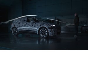 Κινεζική εταιρεία πέταξε SUV 2,8 τόνων από ράμπα-Δείτε πώς προσγειώθηκε (video) - εικόνα 6