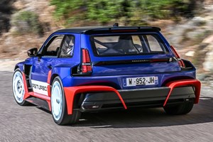Δείτε το Toyota Yaris που έχει δίλιτρο κινητήρα αντί για χώρο αποσκευών - εικόνα 8